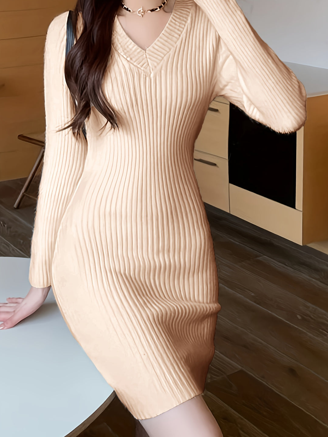 Marion | Ribbed V-Neck Slim-Fit Dress