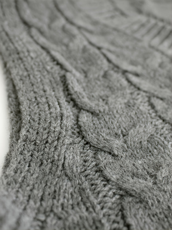Cora | Cozy Cable-Knit V-Neck Sweater Vest