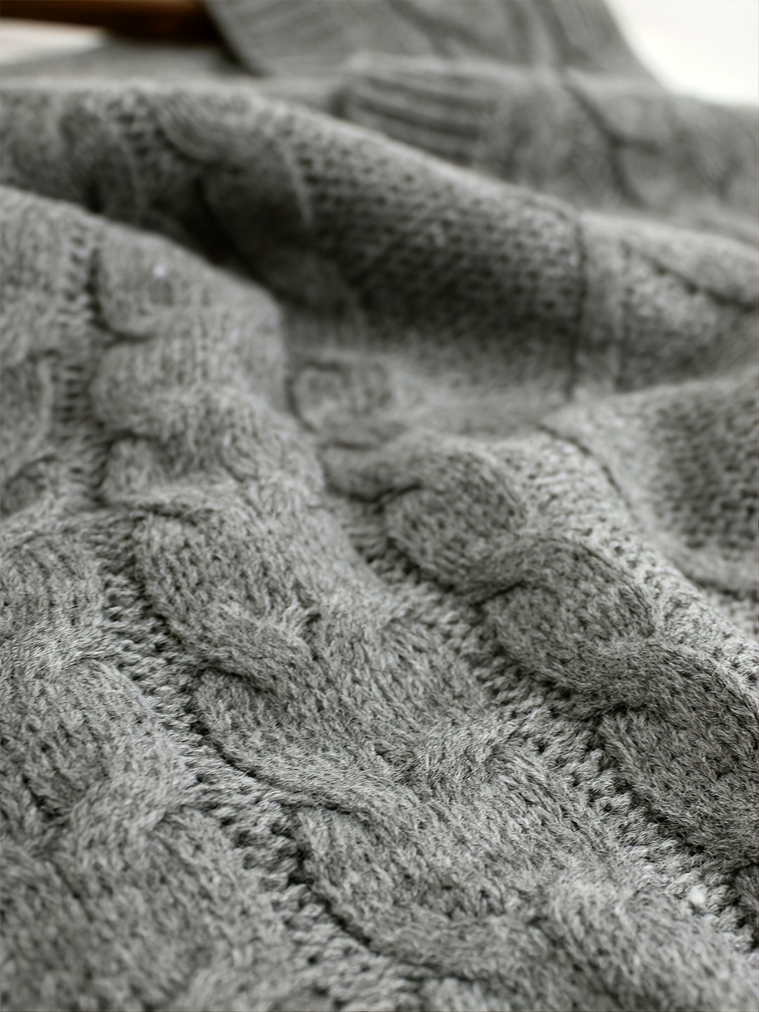Cora | Cozy Cable-Knit V-Neck Sweater Vest
