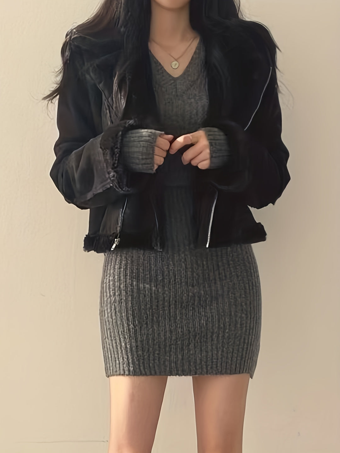 Marion | Ribbed V-Neck Slim-Fit Dress