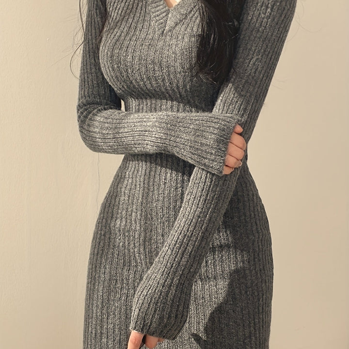 Marion | Ribbed V-Neck Slim-Fit Dress