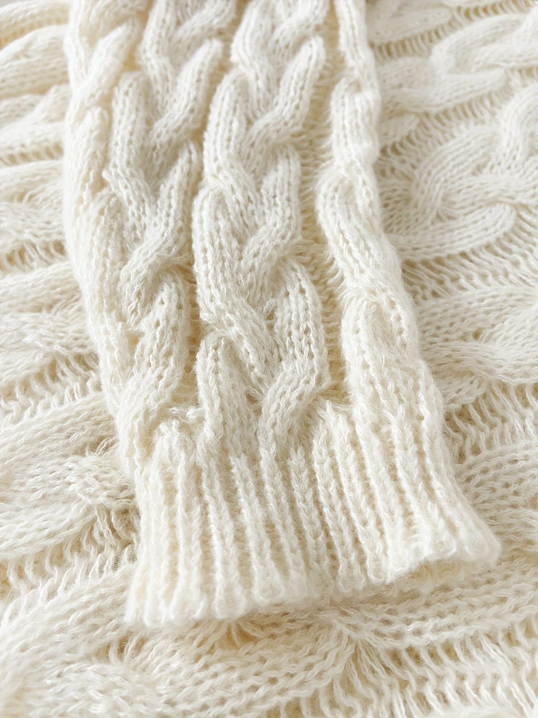 Florence | Relaxed Cable-Knit V-Neck Sweater
