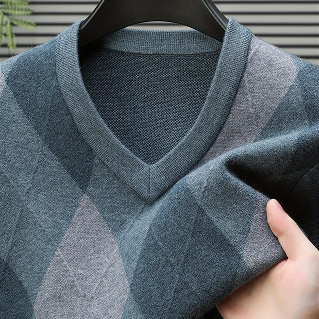 Warren | Classic Argyle V-Neck Sweater