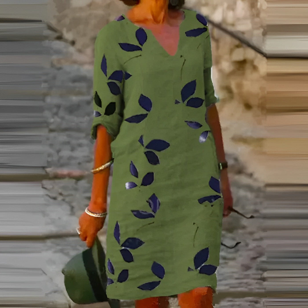 Clara | Vintage Short-Sleeve V-Neck Dress